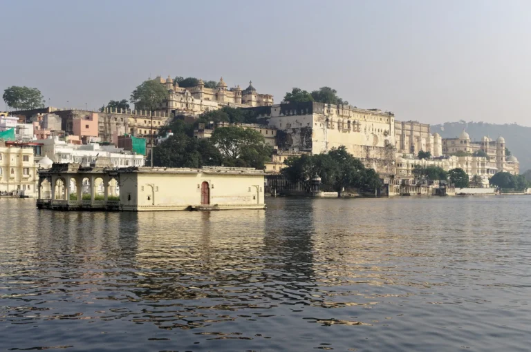 City Palace and Lake Pichola in Udaipur, Rajasthan
